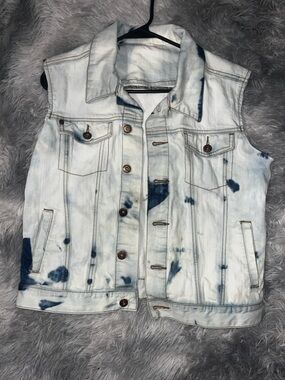 Wrangler Light Blue Tie-Dye Denim Vest with Dark Blue Stonewash